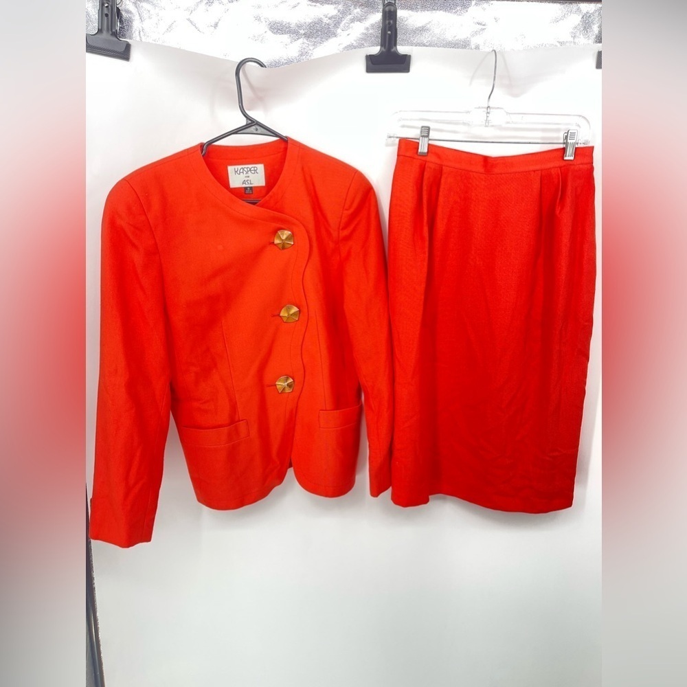 Kasper two piece woman’s skirt suit size 8 orange